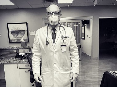 Picture of 73-yr-old doctor at forefront of coronavirus fight goes viral; netizens share stories of grit and courage of healthcare professionals Picture of 73-yr-old doctor at forefront of coronavirus fight goes viral; netizens share stories of grit and courage of healthcare professionals