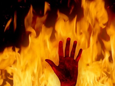 Fire breaks out at high-rise apartments in Kolkata's Bhawanipur; 10 fire engines deployed, no casualties so far Fire breaks out at high-rise apartments in Kolkata's Bhawanipur; 10 fire engines deployed, no casualties so far