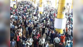 Despite Maharashtra lockdown, labourers rushing to leave Mumbai, Pune in jampacked buses face coronavirus threat