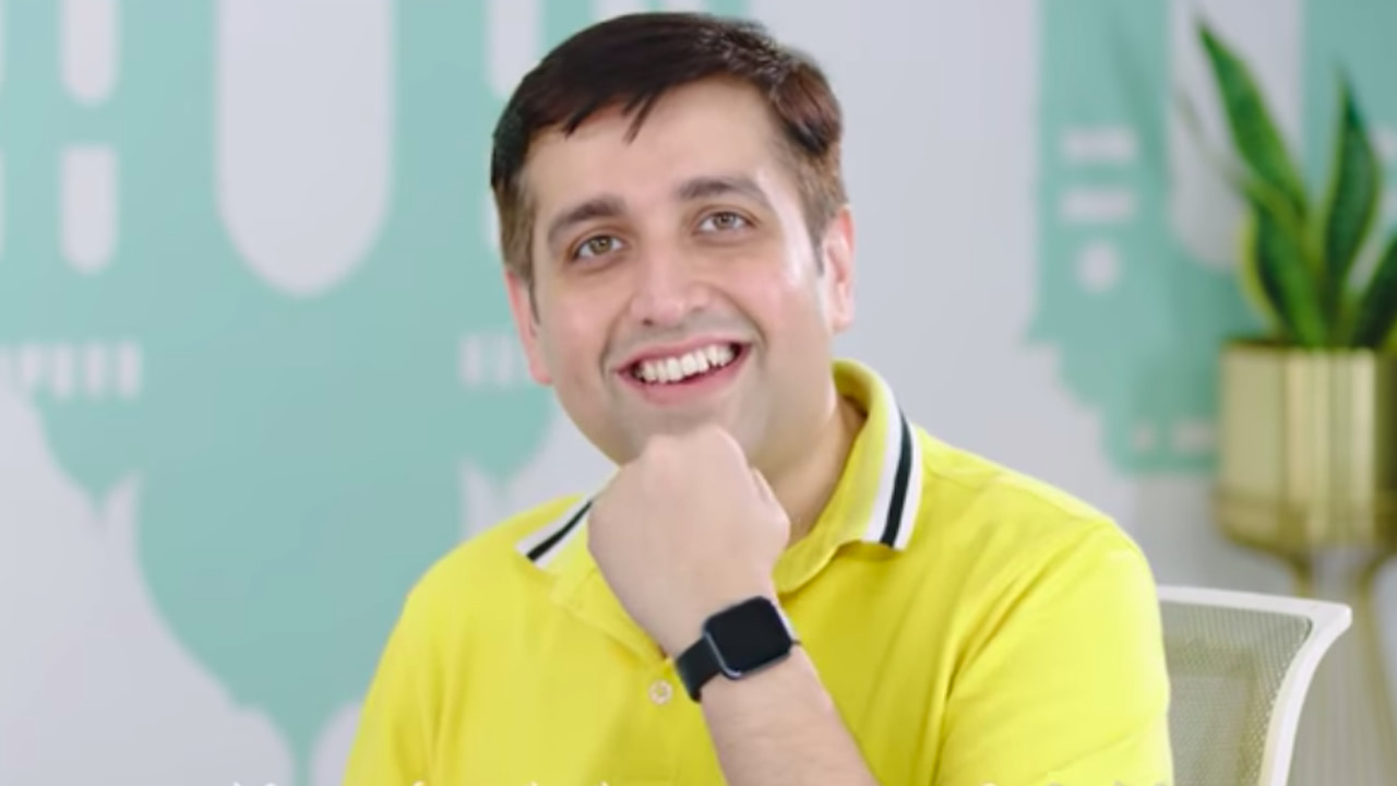 Realme CEO teases company's first smartwatch, shows uncanny resemblance to Apple Watch Realme CEO teases company's first smartwatch, shows uncanny resemblance to Apple Watch