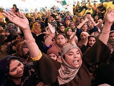 Coronavirus Outbreak: Police remove anti-CAA protestors from Shaheen Bagh as Delhi govt imposes lockdown to curb COVID-19 spread Coronavirus Outbreak: Police remove anti-CAA protestors from Shaheen Bagh as Delhi govt imposes lockdown to curb COVID-19 spread