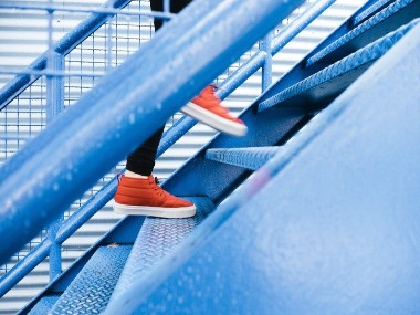 5 benefits you can reap from climbing stairs every day 5 benefits you can reap from climbing stairs every day