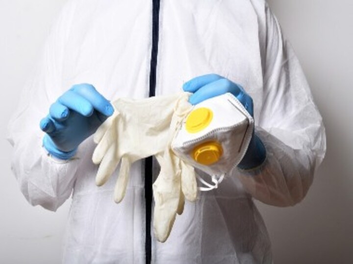 How to care for a COVID-19 patient in your home without getting sick yourself
