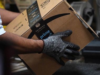 Delivery workers emerge as frontline soldiers; govt's political coldness to e-commerce sector seen fading Delivery workers emerge as frontline soldiers; govt's political coldness to e-commerce sector seen fading