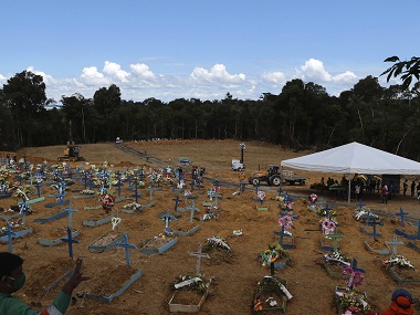 Amazonas city runs out of coffins, undertakers dig mass graves as coronavirus toll in Brazil climbs to 6,276; can’t work miracles, says Jair Bolsonaro Amazonas city runs out of coffins, undertakers dig mass graves as coronavirus toll in Brazil climbs to 6,276; can’t work miracles, says Jair Bolsonaro