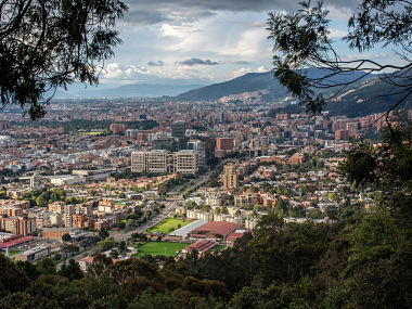 To beat the coronavirus, Colombia tries to limit number of people in streets by separating men and women To beat the coronavirus, Colombia tries to limit number of people in streets by separating men and women
