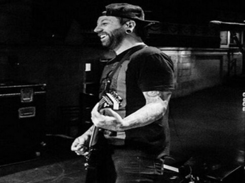 Derek Jones, founding member of hard rock band Falling in Reverse, passes away aged 35 Derek Jones, founding member of hard rock band Falling in Reverse, passes away aged 35