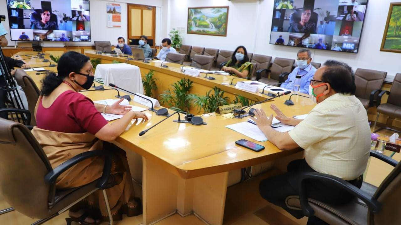 Union Minster Harsh Vardhan in conversation with the research team looking at the PCR testing kits and vaccine. Image credit: Twitter