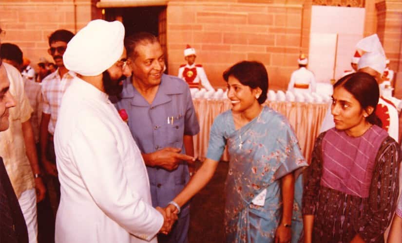 Madhumita Bisht (centre) shakes hands with President Giani Zail Singh, while Ami Ghia (right) looks on. Image procured by Shirish Nadkarni