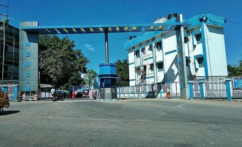 The entrance to North Bengal Medical College and Hospital. Via Wikimedia Commons.