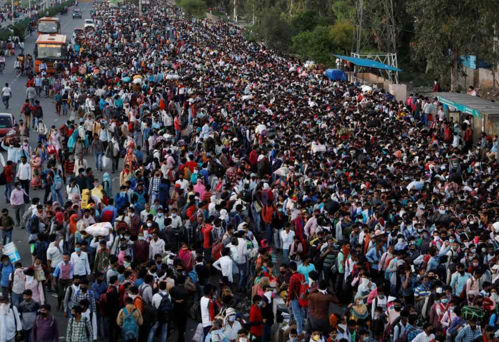 Mass exodus of migrants at Anand Vihar Bus Stand, Delhi