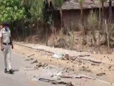 Palghar lynching: Supreme Court seeks response from Maharashtra govt, Centre on pleas seeking CBI, NIA probes Palghar lynching: Supreme Court seeks response from Maharashtra govt, Centre on pleas seeking CBI, NIA probes