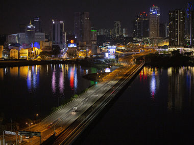 Singapore seemed to have coronavirus outbreak under control; but then, the number of cases doubled Singapore seemed to have coronavirus outbreak under control; but then, the number of cases doubled