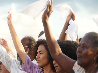 Like Parasite, Knives Out and The Platform, Brazilian quasi-Western Bacurau uses genre constructs for social commentary Like Parasite, Knives Out and The Platform, Brazilian quasi-Western Bacurau uses genre constructs for social commentary