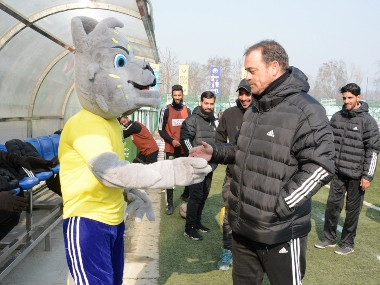 Coronavirus Outbreak: Real Kashmir FC coach David Robertson stranded in Srinagar, could soon return home to Scotland Coronavirus Outbreak: Real Kashmir FC coach David Robertson stranded in Srinagar, could soon return home to Scotland