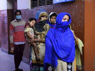 People at the quarantine centre queue up for sehri. Firstpost/Ismat Ara