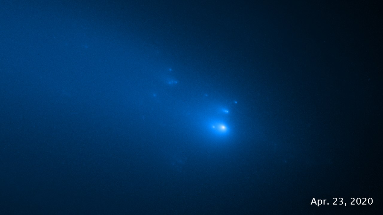 This image taken by HUbble provide the sharpest views yet of the breakup of the solid nucleus of the comet. Image credit: NASA, ESA, STScI and D. Jewitt (UCLA)