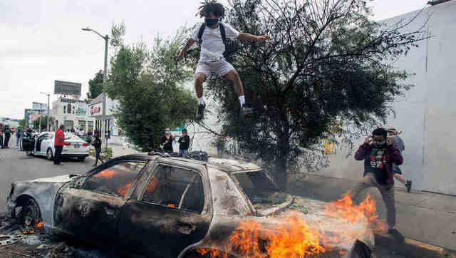 George Floyd killing: Tear gas, burning police cars and curfews as protests erupt in cities across United States George Floyd killing: Tear gas, burning police cars and curfews as protests erupt in cities across United States