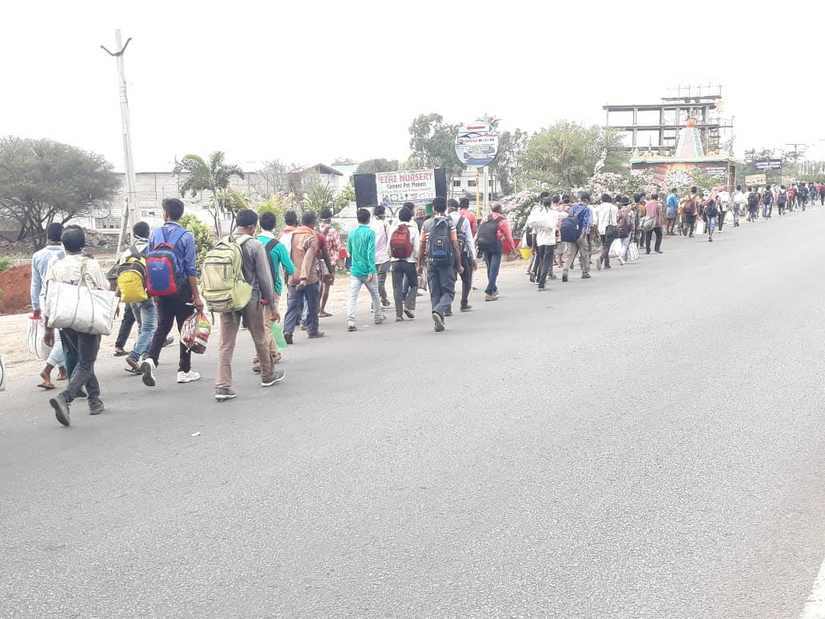 Workers have been walking hundreds of kilometers in the scorching summer through the National Highway-44. Image procured by author