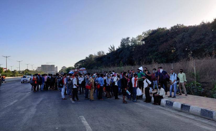 Desperate migrant workers begin a brave walk from Mumbai to different parts of Uttar Pradesh. Image courtesy Parth MN 