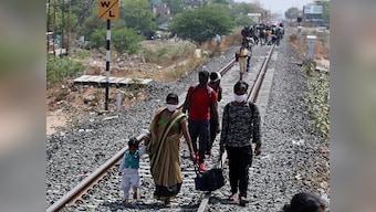 Coronavirus Lockdown: Migrant labourer walking home to Maharashtra's Parbhani district dies of hunger, dehydration