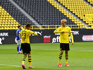 Bundesliga returns with fist-bump celebrations and masks as Borussia Dortmund slam four past Schalke Bundesliga returns with fist-bump celebrations and masks as Borussia Dortmund slam four past Schalke