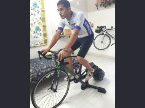 Cyclist Amit Samarth cycles indoors to raise Rs 2 lakhs for Maharashtra Police on frontline of COVID-19 crisis Cyclist Amit Samarth cycles indoors to raise Rs 2 lakhs for Maharashtra Police on frontline of COVID-19 crisis