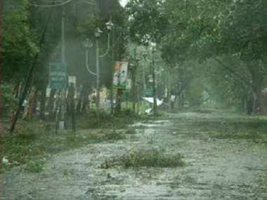 Cyclone Amphan: First arm touches land along West Bengal coast, storm to reach near Kolkata by evening, says IMD Cyclone Amphan: First arm touches land along West Bengal coast, storm to reach near Kolkata by evening, says IMD