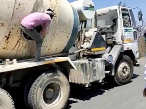 Madhya Pradesh Police find 18, including 14 migrant labourers, travelling to Lucknow inside cement mixer; FIR registered Madhya Pradesh Police find 18, including 14 migrant labourers, travelling to Lucknow inside cement mixer; FIR registered