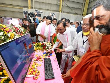 Telangana CM K Chandrasekhar Rao inaugurates Konda Pochamma Sagar reservoir; project will irrigate 2.85 lakh acres land, provide drinking water to Hyderabad Telangana CM K Chandrasekhar Rao inaugurates Konda Pochamma Sagar reservoir; project will irrigate 2.85 lakh acres land, provide drinking water to Hyderabad