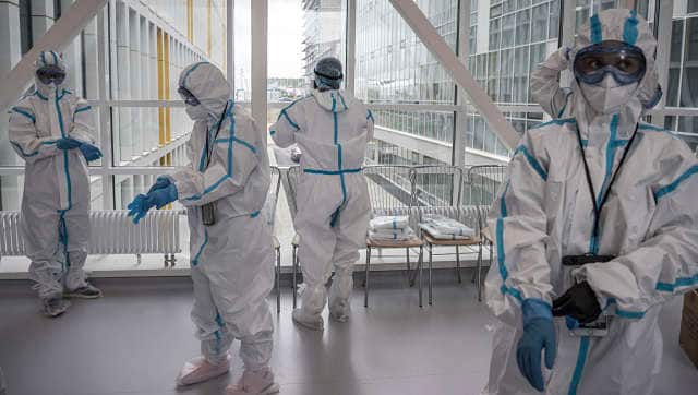 Medics don protective suits before entering the ‘red zone’ of the Kommunarka hospital in Moscow. By Sergey Ponomarev © 2020 The New York Times