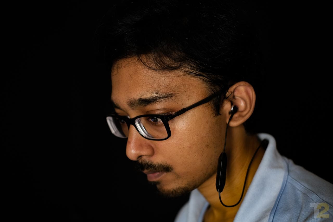 The 'neckband' is just a freely dangling wire. There's no sense of security when the earbuds aren't plugged into your ears. Image: Anirudh Regidi 