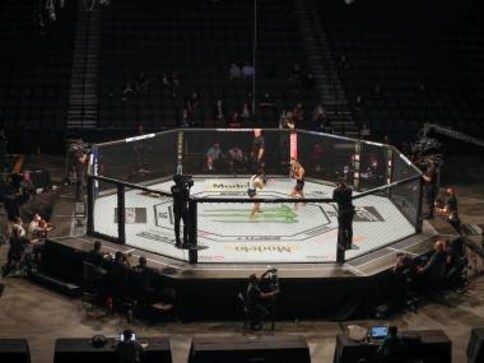 UFC 249: Mixed Martial Arts event in Jacksonville ushers in fan-free, mask-filled era of sports UFC 249: Mixed Martial Arts event in Jacksonville ushers in fan-free, mask-filled era of sports