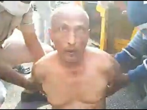 Video shows Visakhapatnam police beating up 'inebriated' doctor; medico had been suspended for complaining about PPE kits, N-95 masks shortage Video shows Visakhapatnam police beating up 'inebriated' doctor; medico had been suspended for complaining about PPE kits, N-95 masks shortage