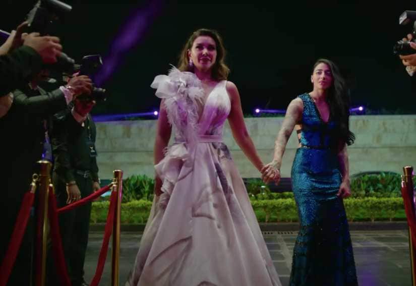 Lisa Ray and Bani J in Four More Shots Please! Season 2. Image from YouTube