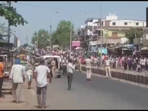 Coronavirus Outbreak: Migrant workers clash with police in Gujarat's Surat, demand to be sent home; over 100 detained Coronavirus Outbreak: Migrant workers clash with police in Gujarat's Surat, demand to be sent home; over 100 detained