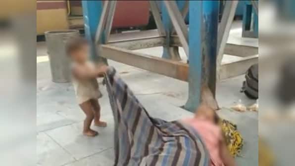 Twitterati slams govt over migrant crisis as 'heart-wrenching' video of toddler trying to wake mother, who died onboard Shramik Special train, goes viral