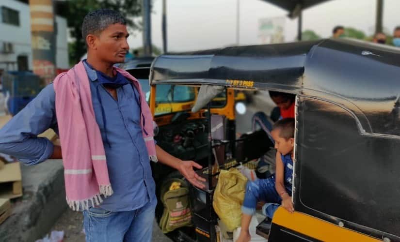 Vidyanand Gupta’s family decided to drive their own auto rickshaw back home to Chandauli in Uttar Pradesh — 1500 kilometers from where they were stopped at a checkpost in Kharegaon, Thane. Image/Parth MN