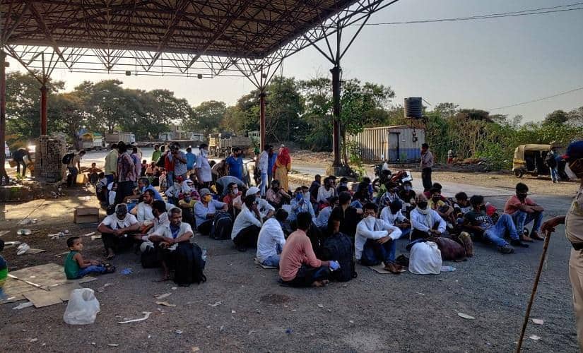 However, the buses were far and few considering the number of people waiting to return. Image/Parth MN