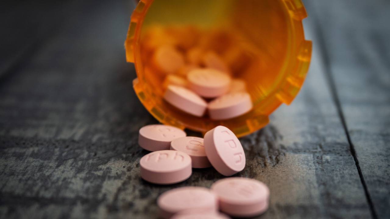 Higher antibiotic doses might overcome drug resistance, but may strengthen certain bacteria Higher antibiotic doses might overcome drug resistance, but may strengthen certain bacteria