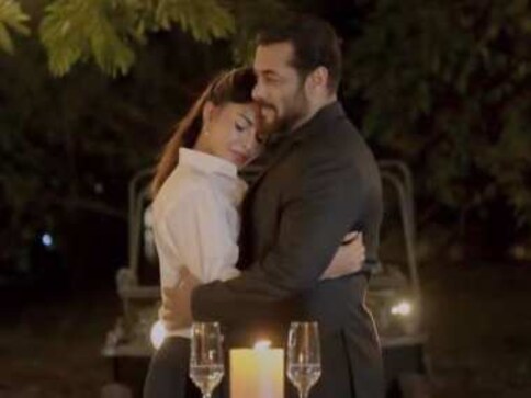 Salman Khan shares new song 'Tere Bina' featuring Jacqueline Fernandez; video shot at actor's farmhouse amid lockdown Salman Khan shares new song 'Tere Bina' featuring Jacqueline Fernandez; video shot at actor's farmhouse amid lockdown