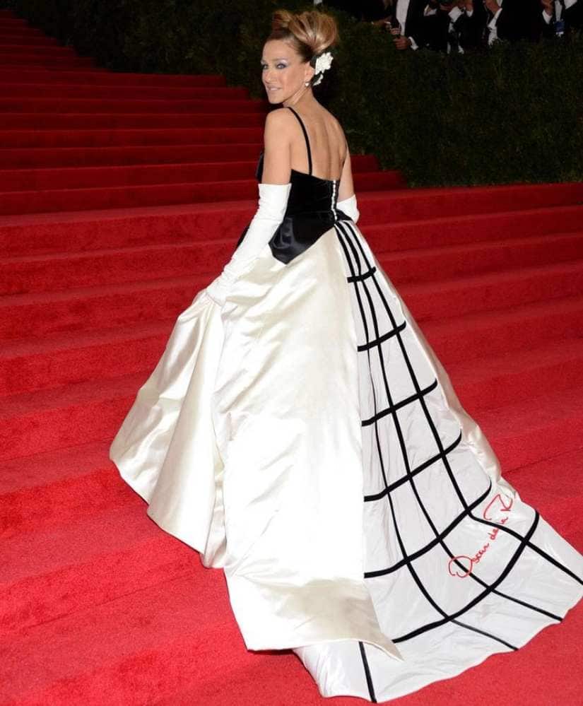 Sarah Jessica Parker in Oscar de la Renta. Image from Twitter