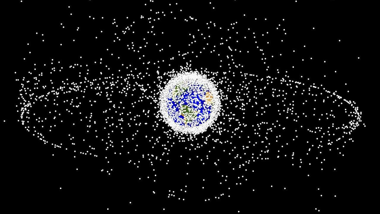 A computer-generated image of objects in Earth orbit that are currently being tracked by the US Air Force. Roughly 95% of the these objects are debris/not-functional satellites. Image credit: NASA