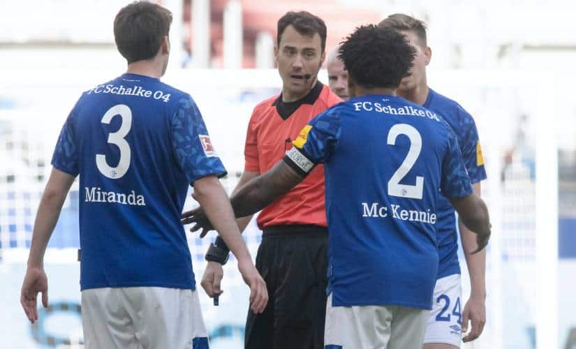 Schalke's Weston McKennie wears an armband with the words 
