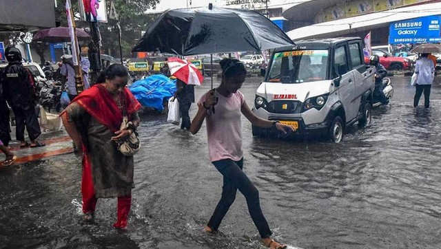 Southwest Monsoon sets in over Kerala, says India Meteorological Department; heavy rainfall warning issued for nine districts in state Southwest Monsoon sets in over Kerala, says India Meteorological Department; heavy rainfall warning issued for nine districts in state