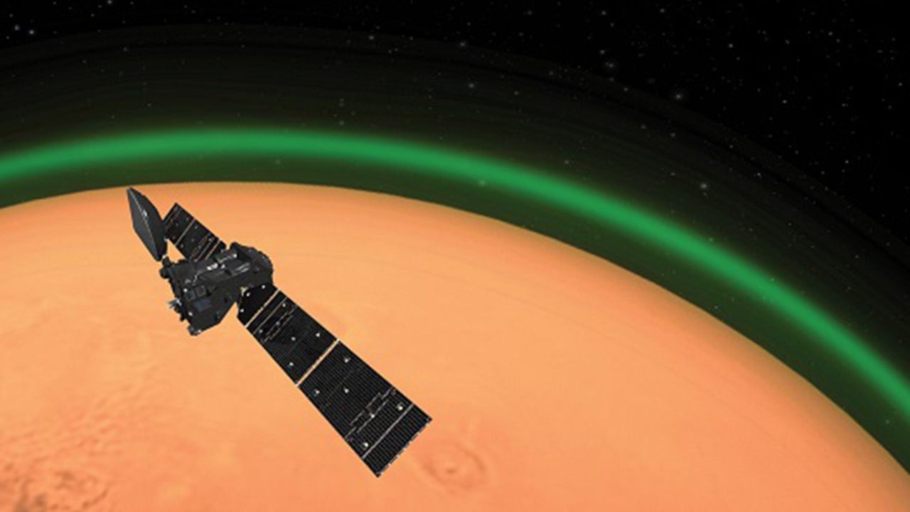 Green glow seen in the atmosphere of Mars, similar to Earth's from space station Green glow seen in the atmosphere of Mars, similar to Earth's from space station