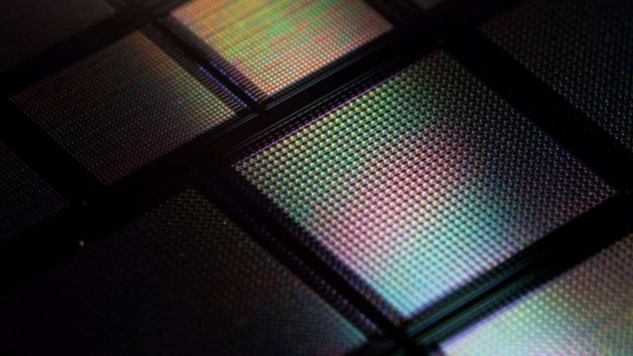Close-up view of a new neuromorphic brain-on-a-chip that includes tens of thousands of memristors. Image: Peng Lin