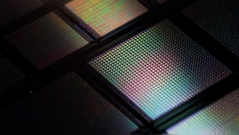 Tens of thousands of artificial brain synapses packed into a chip that 'remember' images