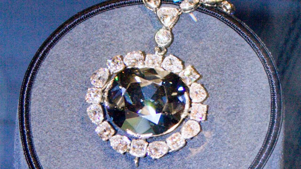 Researchers find UK's Crown Jewels and Smithsonian's Hope diamonds came from 'super deep' in the Earth