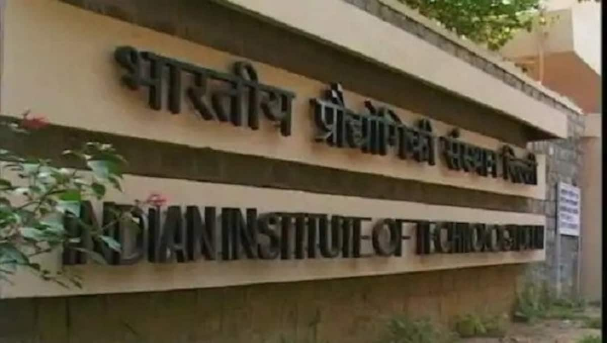 IIT Bombay becomes first major institute to scrap classroom